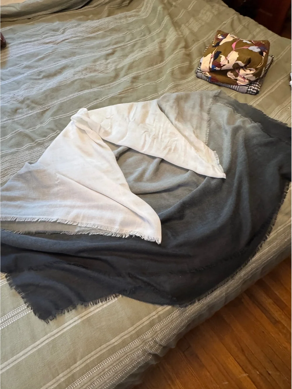 Cushnie Ombre Gradient Shawl Wrap Scarf in Black and White